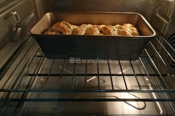 香葱辫子面包的做法图解7