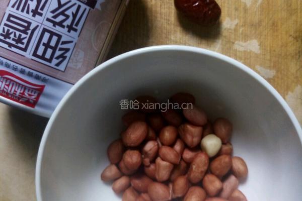 红枣花生核桃露的做法图解1