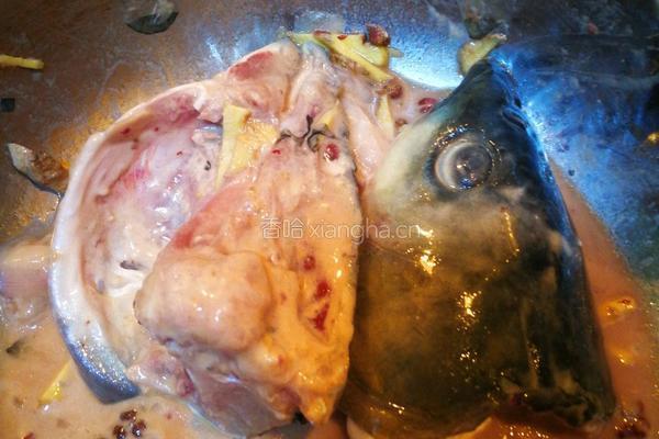 麻辣香水鱼火锅的做法图解1