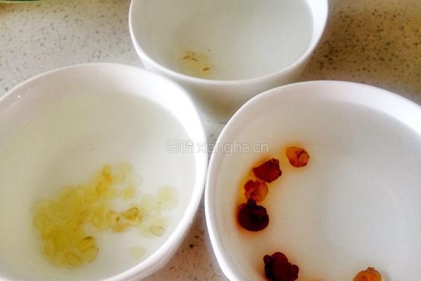 雪燕桃胶皂米羹的做法图解1