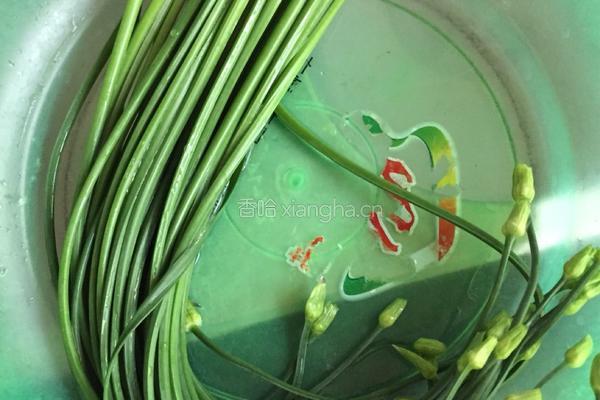 鱿鱼炒韭苔的做法图解3