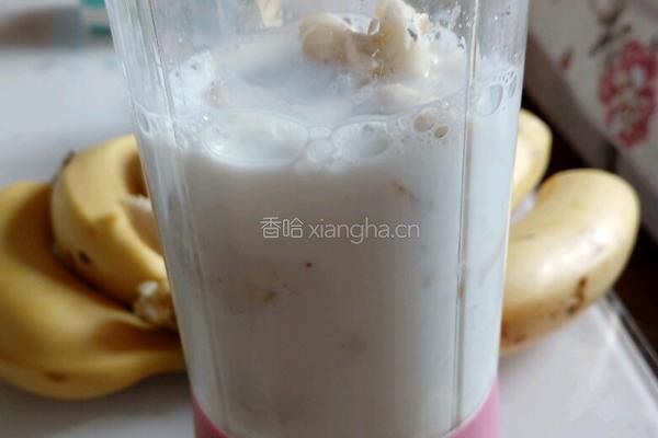 香蕉奶昔的做法图解2
