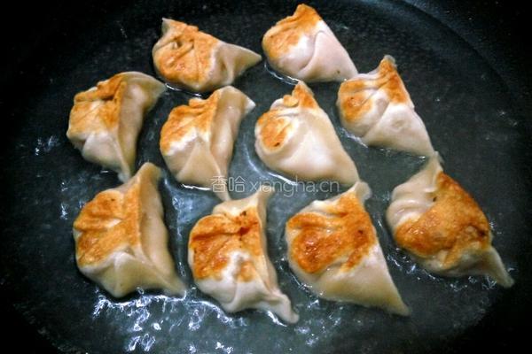 煎速冻饺子的做法图解4