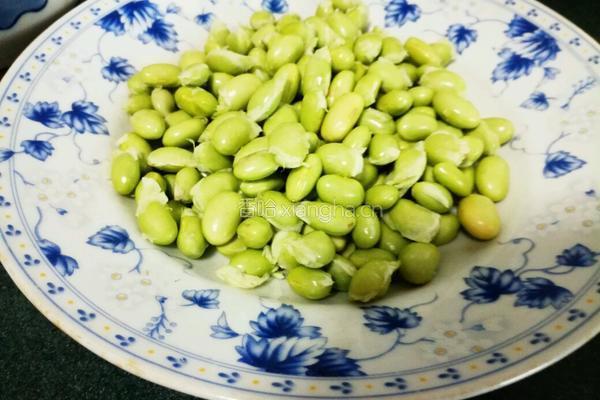 青豆肉沫 毛豆肉沫的做法图解1