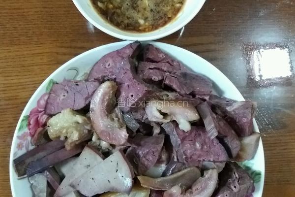烧肉蘸蒜泥