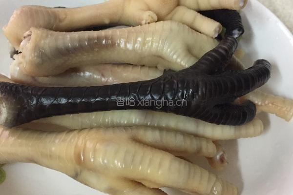 当归红枣鸡爪汤的做法图解3