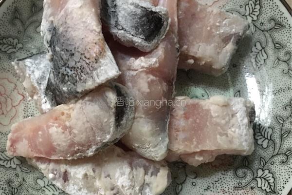 番茄香葱焖鱼尾的做法图解3