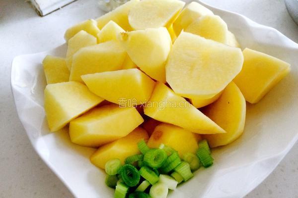 鲍鱼炖土豆的做法图解2