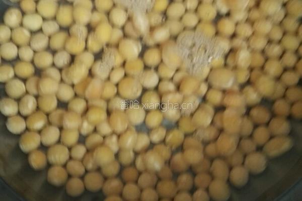红烧黄豆猪蹄的做法图解2