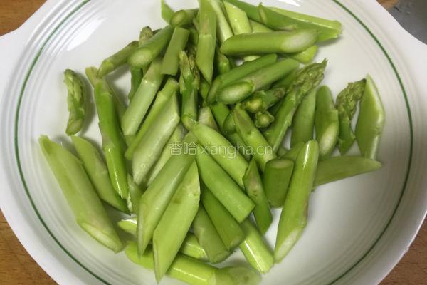 芦笋炒虾仁的做法图解1
