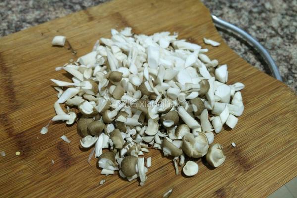 自制菌子油的做法图解3