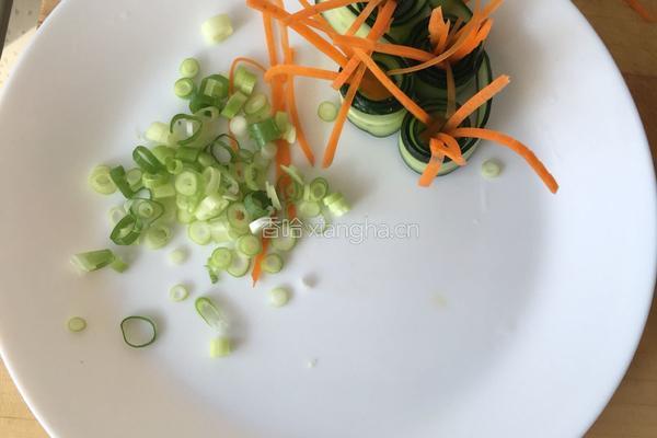 京酱肉丝配鸡蛋饼的做法图解7