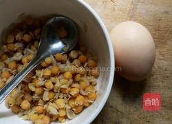碗豆泥鸡蛋饼的做法图解1