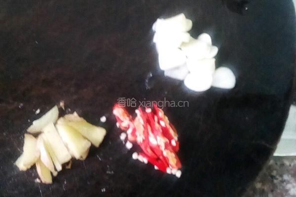 青椒腐竹炒牛肉的做法图解4