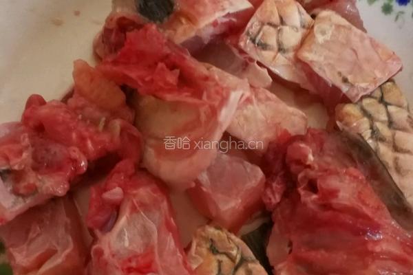 青椒鱼块的做法图解1