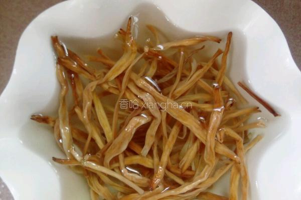 黄花菜猪杂汤的做法图解2