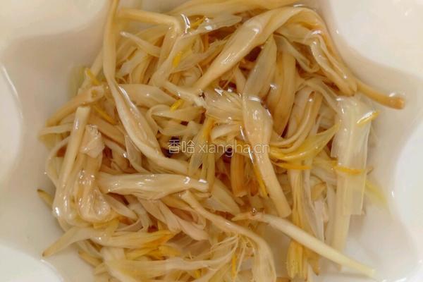 黄花菜猪杂汤的做法图解3