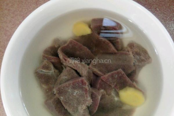 黄花菜猪杂汤的做法图解6