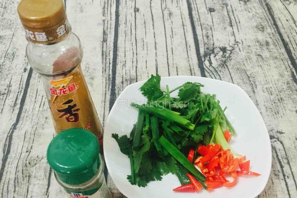 潮州酸菜炒五花肉的做法图解2