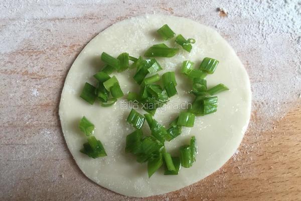 饺皮葱油饼的做法图解2
