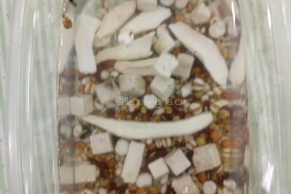 祛湿粥的做法图解1