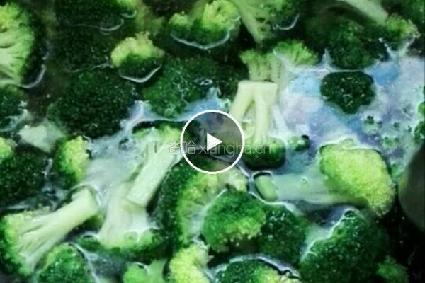 清炒西兰花的做法图解2