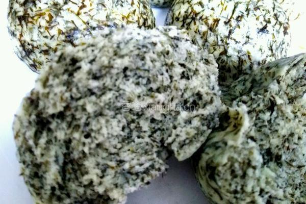 胡萝卜樱子窝头（胡萝卜叶）的做法图解1