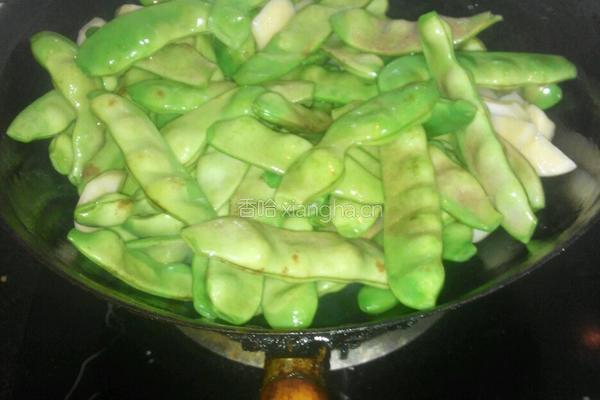 五花肉炖豆角土豆的做法图解1
