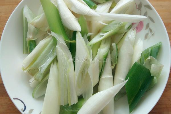 大葱炒肉片的做法图解2