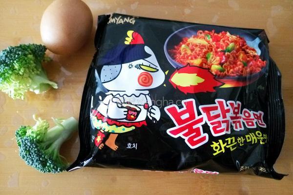 快手火鸡面的做法图解1