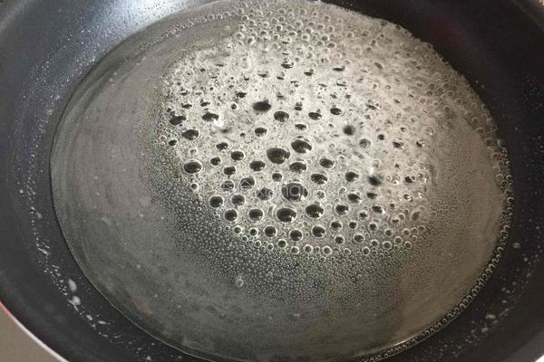 糖霜花生的做法图解4
