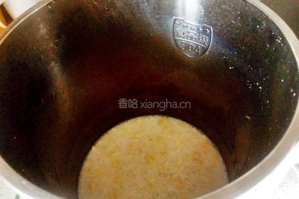 鲜榨玉米汁的做法图解3