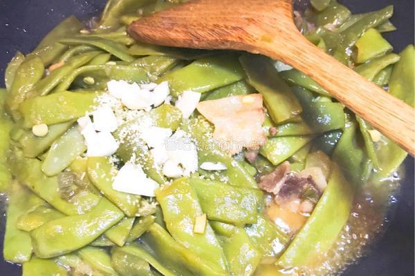 五花肉焖扁豆的做法图解10