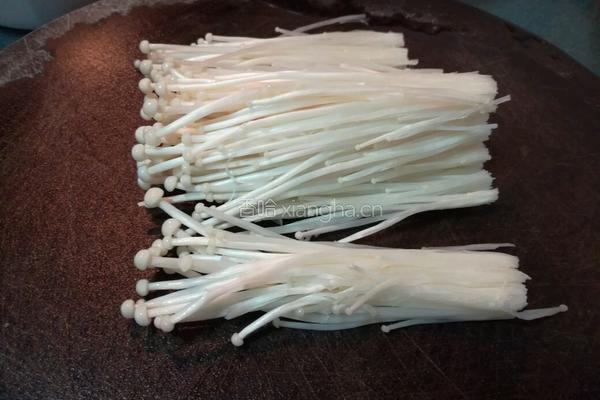 培根金针菇卷的做法图解1