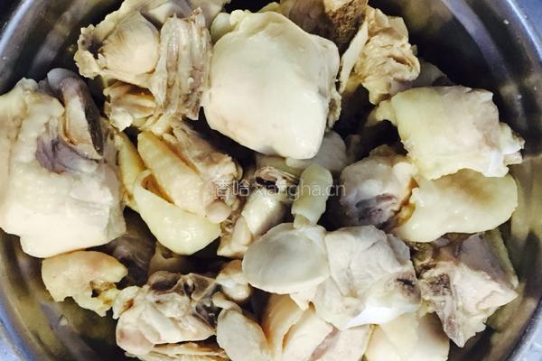 爆炒鸡肉粉丝的做法图解1