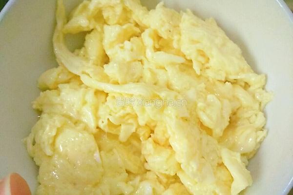 鸡蛋榨菜炒饭的做法图解5