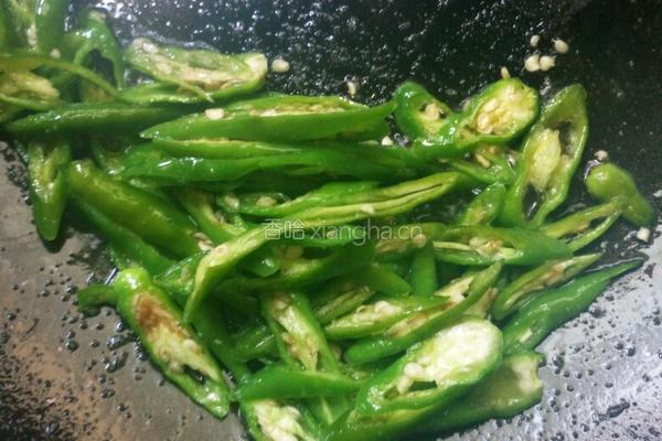 豆施压炒青尖椒的做法图解3