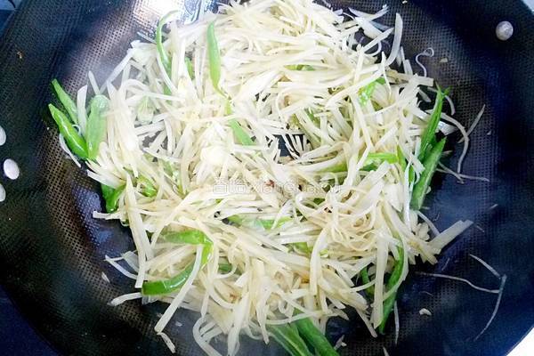 青椒土豆丝的做法图解8