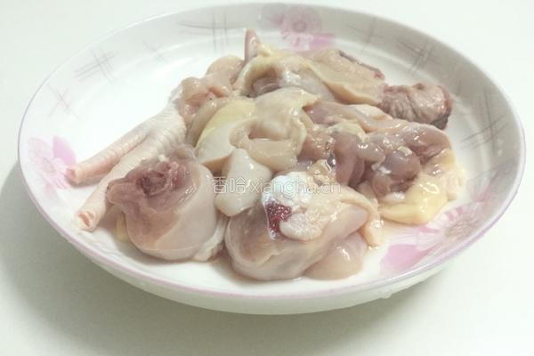 小鸡炖蘑菇的做法图解1