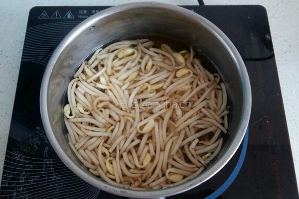 炝炒大豆芽的做法图解1