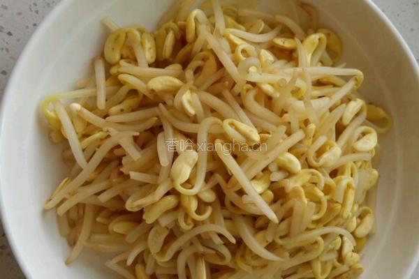 炝炒大豆芽的做法图解2