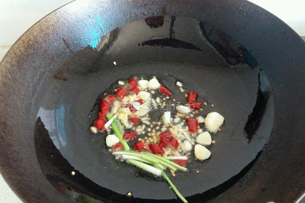 炝炒大豆芽的做法图解5