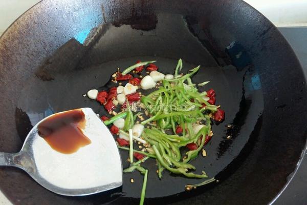 炝炒大豆芽的做法图解6