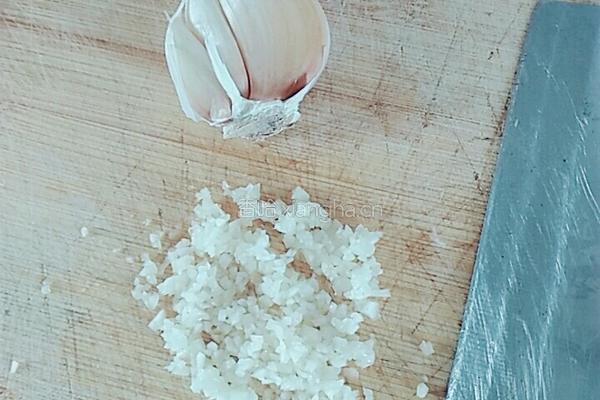 四季豆炒火腿的做法图解1