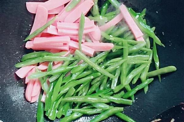 四季豆炒火腿的做法图解4