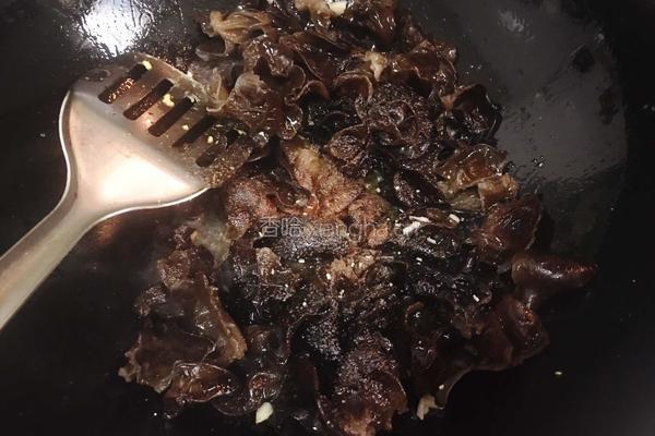 蒜香木耳炒鸡蛋的做法图解4