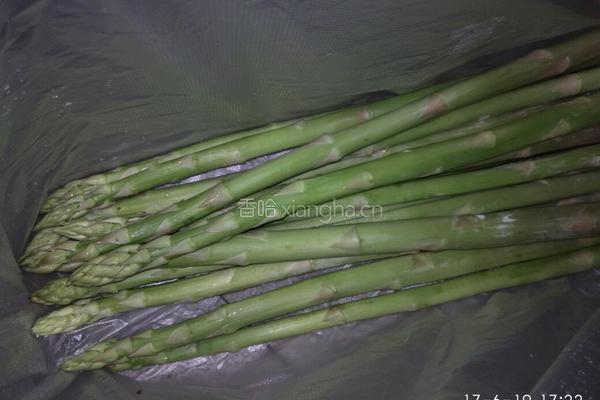 卢笋炒火腿丁的做法图解1