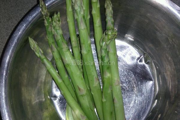 卢笋炒火腿肉片的做法图解1