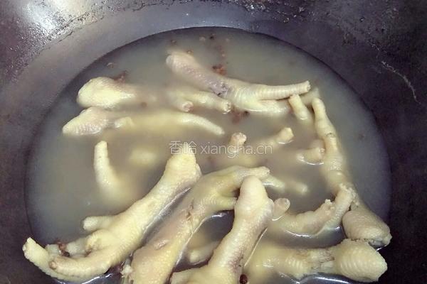卤冰鲜鸡爪的做法图解4