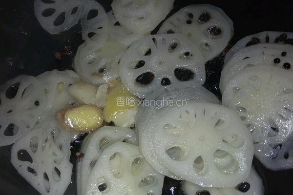 糖醋藕片的做法图解2